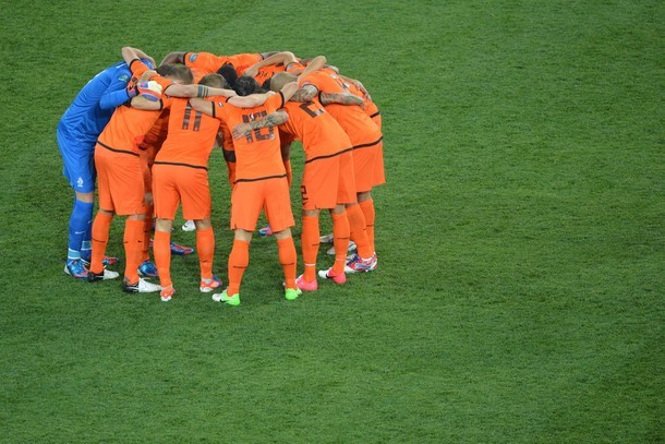 Hà Lan quyết thắng.